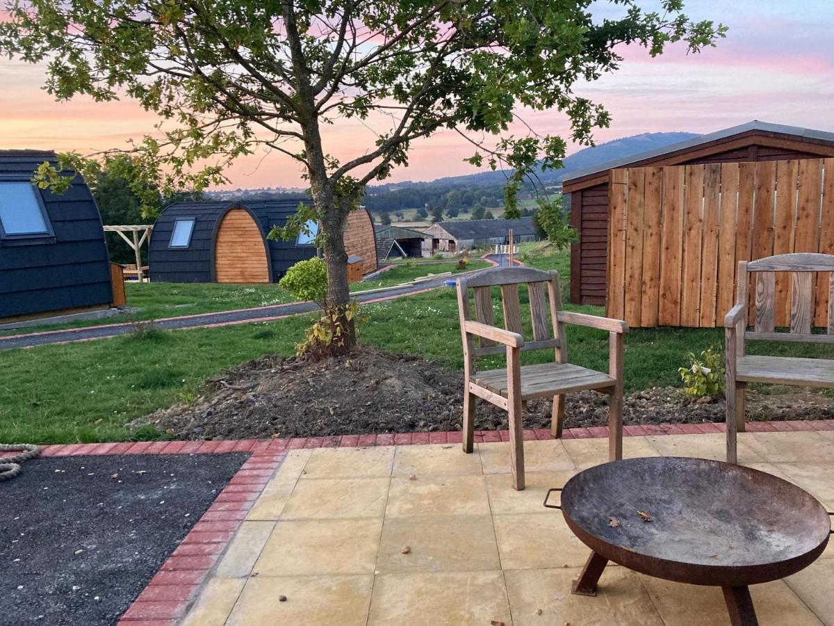 Squirrel Glamping Pod School House Farm Hotel Leighton  Kültér fotó