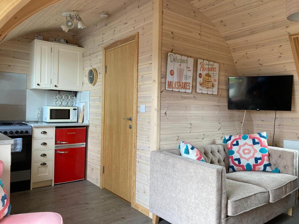 Squirrel Glamping Pod School House Farm Hotel Leighton  Kültér fotó