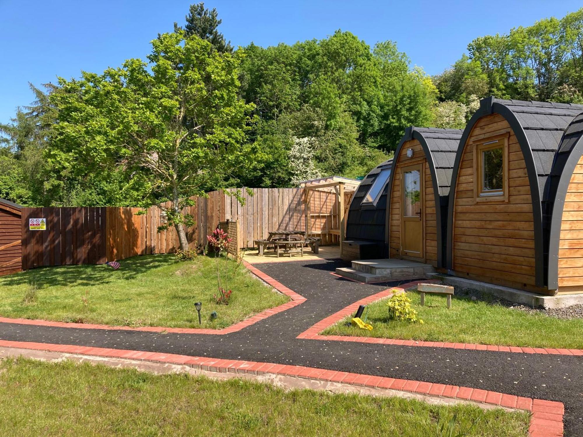 Squirrel Glamping Pod School House Farm Hotel Leighton  Kültér fotó