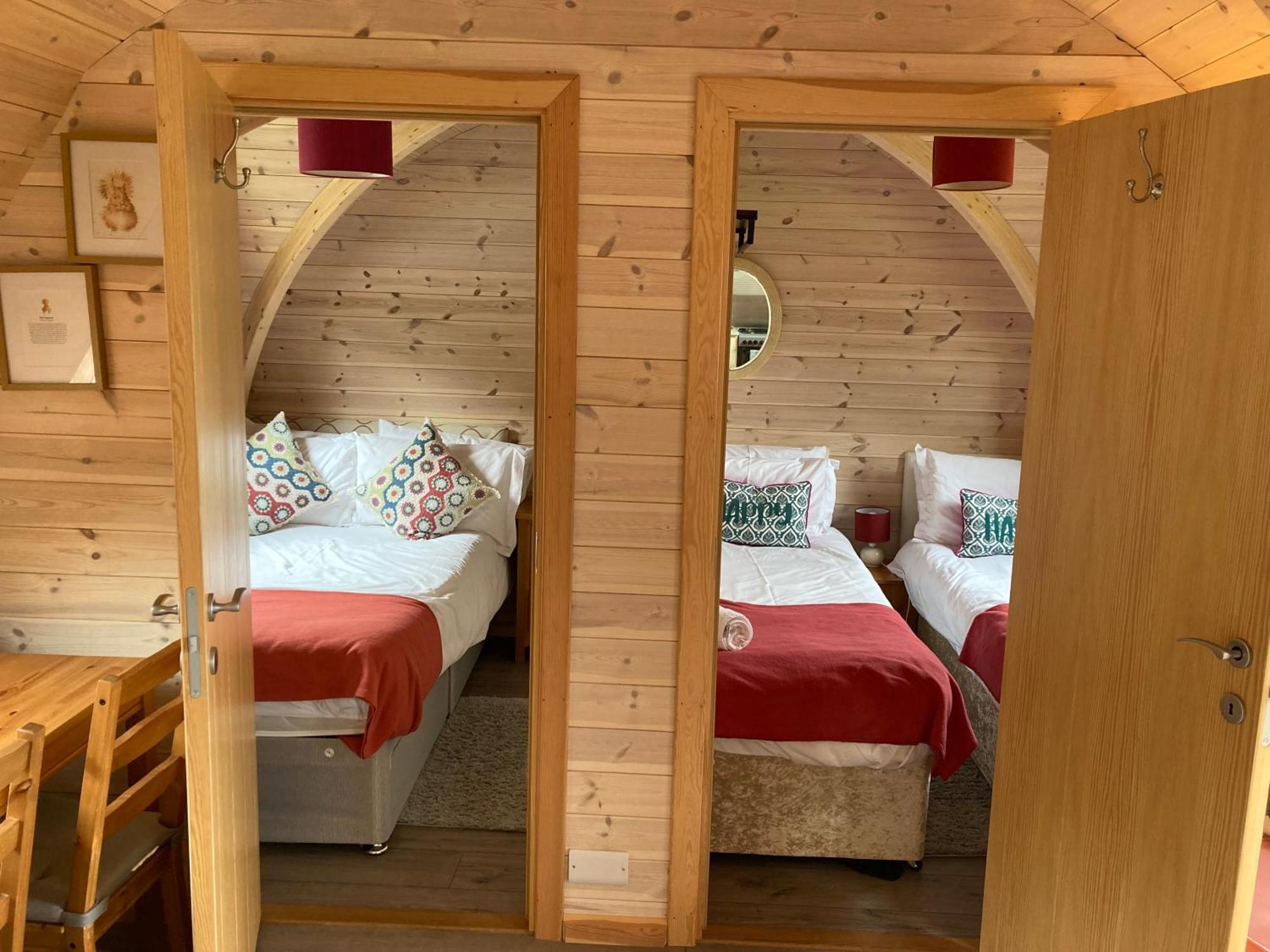 Squirrel Glamping Pod School House Farm Hotel Leighton  Kültér fotó